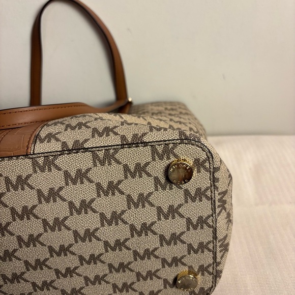 Michael Kors Center Stripe Morgan MD Tote - Picture 11 of 12